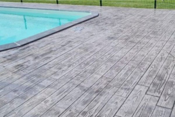 Hormigón Impreso para terrazas con piscina · Especialistas en hormigón impreso en Pamplona y Navarra